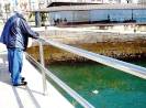 Santander(29)-Dando de comer a los peces