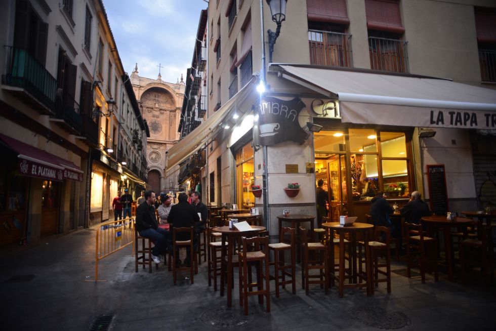 Το tapas bar "Alhambra", δίπλα στον καθεδρικό της Granada
