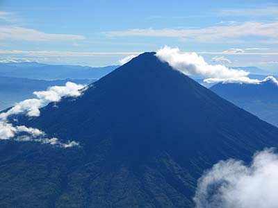 Το ανενεργό ηφαίστειο Agua, το δεύτερο υψηλότερο της χώρας (3.766 μέτρα)