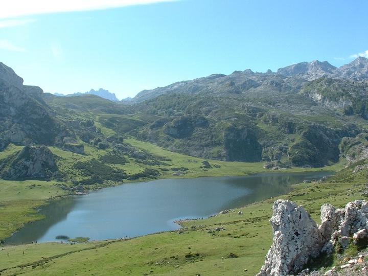 lago_la_ercina__picos_de_europa_.JPG